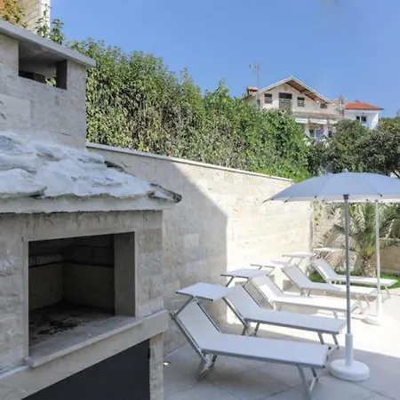 Villa Elegant Cozy With Beautiful Features