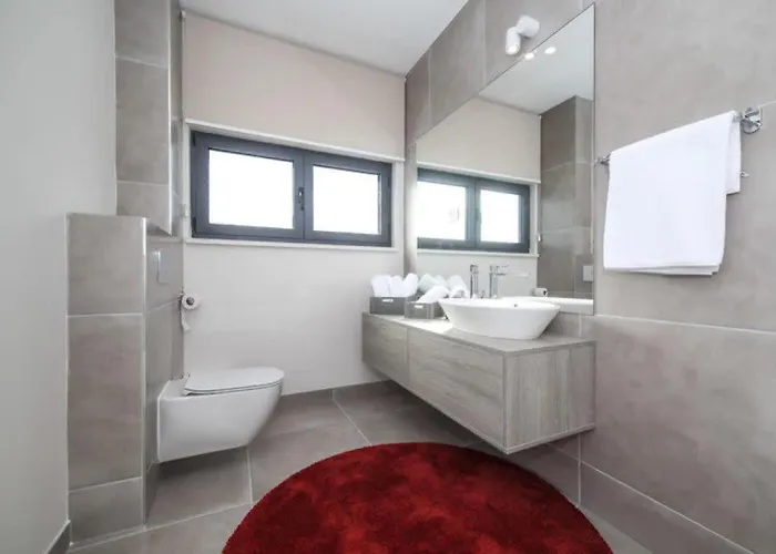 Elegant Cozy With Beautiful Features Willa Trogir