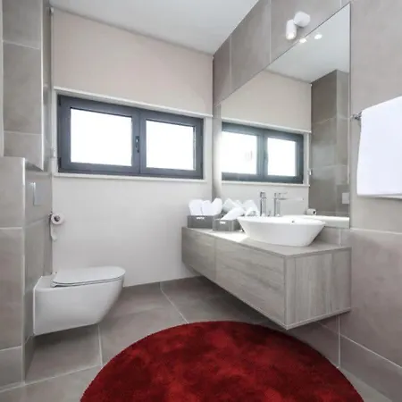 Elegant Cozy With Beautiful Features Vila Trogir