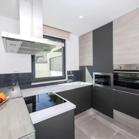 Elegant Cozy With Beautiful Features Vila Trogir